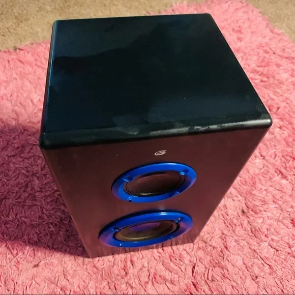 GPX portable speaker SA64B - Black & Blue - 3AA Batteries